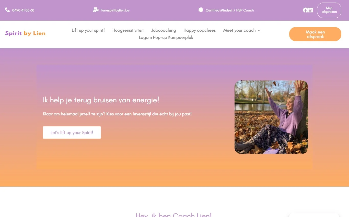 Spirit By Lien website met zachte kleurverlopen en online boekingsroute